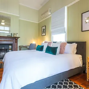 *** Bed & Breakfast 99 Kirkland Australia